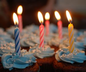 cupcakes, candles, candlelight-380178.jpg